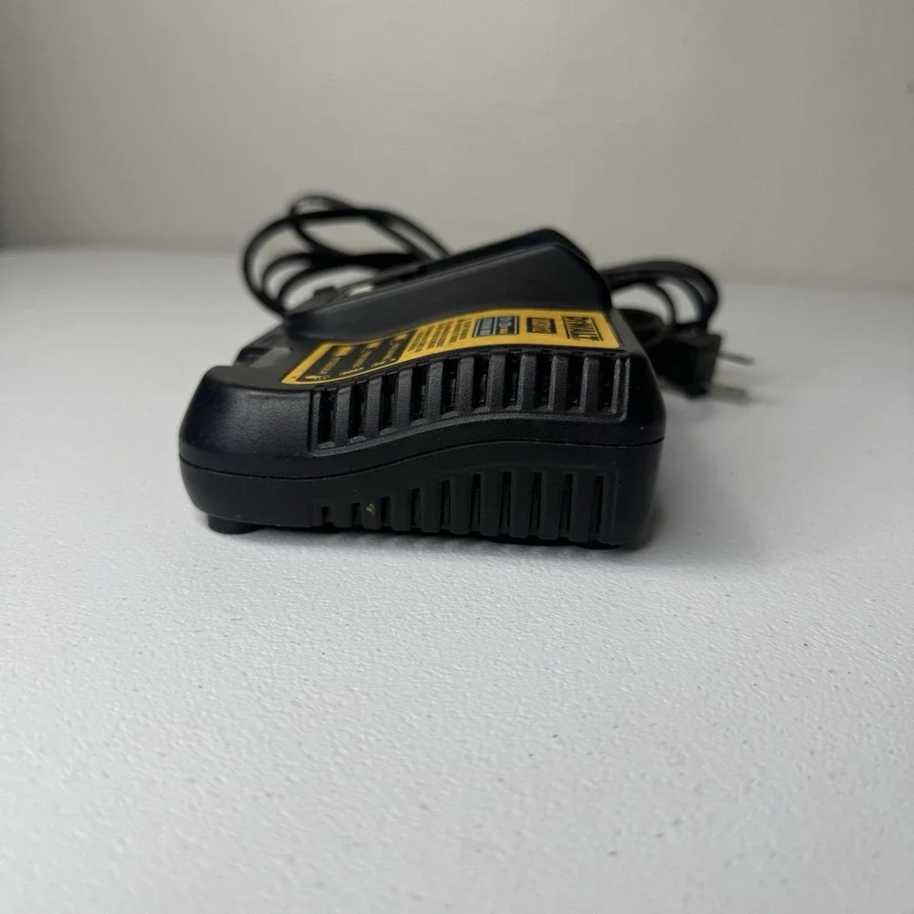 DEWALT DCB115 Lithium-Ion 12v 20v Battery Charger USED